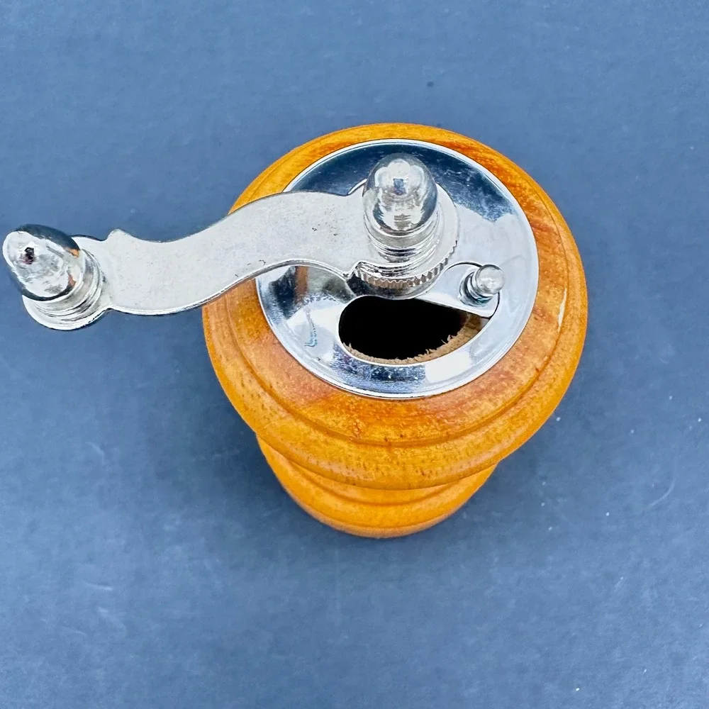 Chef Specialties Pepper Mill 5.5in Honey Oak Wood Crank Handle Forged Steel